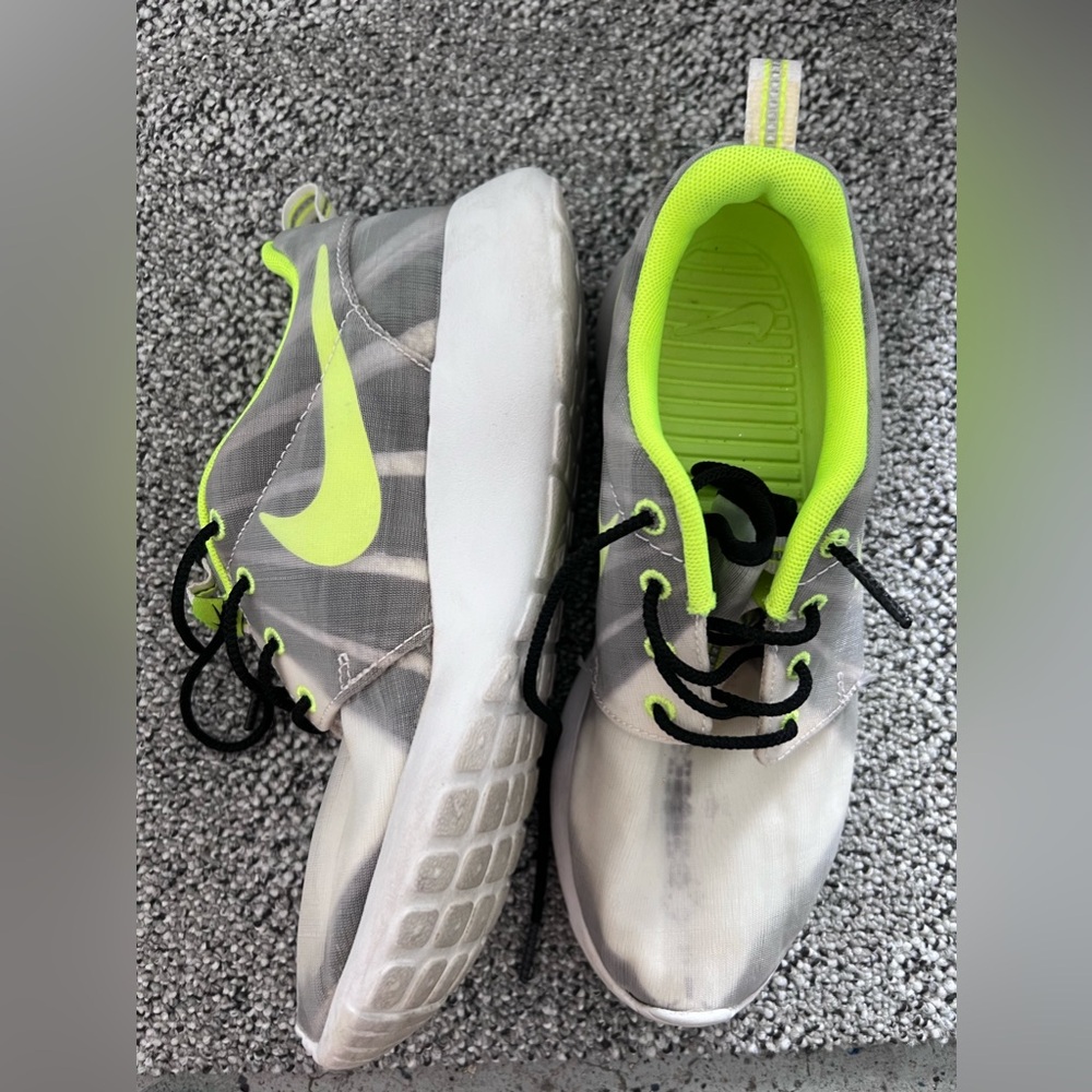 Nike sneakers - excellent condition